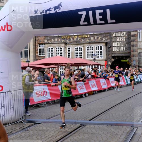 13.09.2026 - 21. swb-Marathon Bremen Tim E. http://msf.ph/oto/10297926 13.09.2026 10:32:07 Ziel 12457, 13533, 13536, 13573, 13618, 13643 meine-sportfotos.de