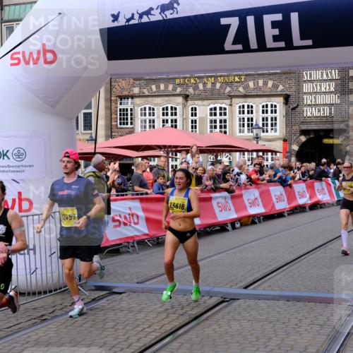 13.09.2026 - 21. swb-Marathon Bremen Tim E. http://msf.ph/oto/10297962 13.09.2026 10:32:10 Ziel 12457, 13533, 13536, 13573, 13618, 13643 meine-sportfotos.de