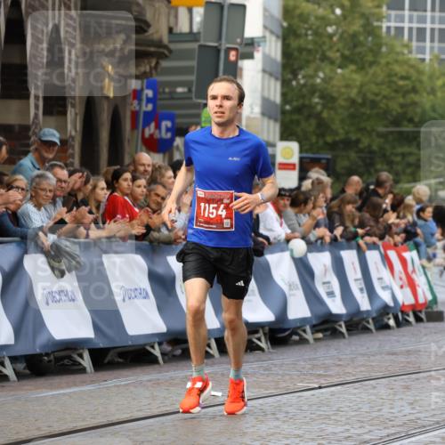13.09.2026 - 21. swb-Marathon Bremen Strokosch-Dieckow http://msf.ph/oto/10297981 13.09.2026 12:34:48 Ziel 917, 1154, 1997 meine-sportfotos.de