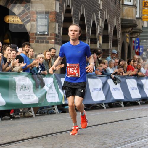 13.09.2026 - 21. swb-Marathon Bremen Strokosch-Dieckow http://msf.ph/oto/10297993 13.09.2026 12:34:49 Ziel 917, 1154, 1997 meine-sportfotos.de