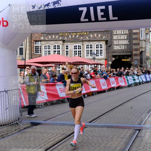 13.09.2026 - 21. swb-Marathon Bremen Tim E. http://msf.ph/oto/10297994 13.09.2026 10:32:12 Ziel 12457, 13533, 13536, 13573, 13618 meine-sportfotos.de