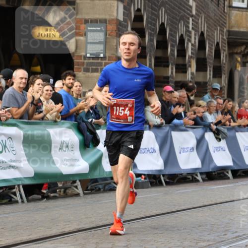 13.09.2026 - 21. swb-Marathon Bremen Strokosch-Dieckow http://msf.ph/oto/10298003 13.09.2026 12:34:49 Ziel 917, 1154, 1997 meine-sportfotos.de