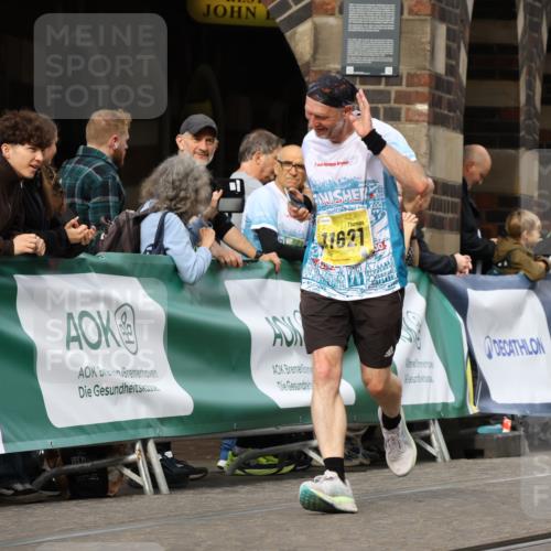 13.09.2026 - 21. swb-Marathon Bremen Strokosch-Dieckow http://msf.ph/oto/10298044 13.09.2026 10:49:29 Ziel 10253, 10293, 10294, 10392, 10514, 10566, 10655, 11316, 11567, 11891, 11896, 11984, 12027, 12132, 12149, 12350, 12450, 12529, 13577, 10709, 11007, 11092, 11717 meine-sportfotos.de