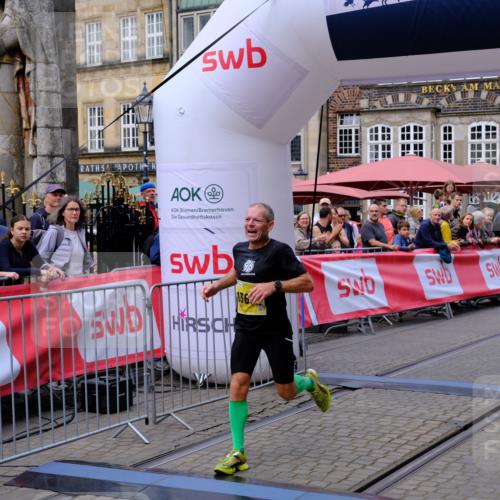 13.09.2026 - 21. swb-Marathon Bremen Tim E. http://msf.ph/oto/10298045 13.09.2026 10:32:25 Ziel 13543, 13582, 13632 meine-sportfotos.de