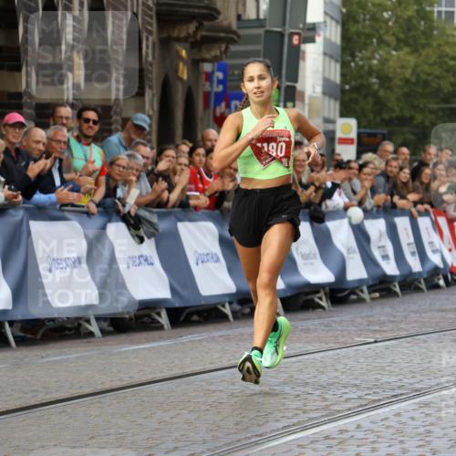 13.09.2026 - 21. swb-Marathon Bremen Strokosch-Dieckow http://msf.ph/oto/10298057 13.09.2026 12:35:04 Ziel 917, 1190, 1997, 1028 meine-sportfotos.de