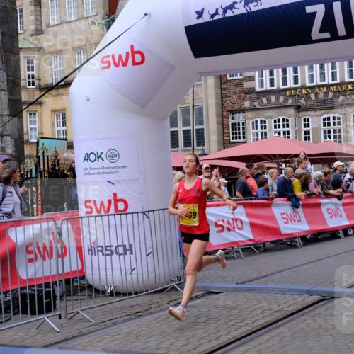 13.09.2026 - 21. swb-Marathon Bremen Tim E. http://msf.ph/oto/10298059 13.09.2026 10:32:38 Ziel 13524, 13564, 13638, 13639 meine-sportfotos.de