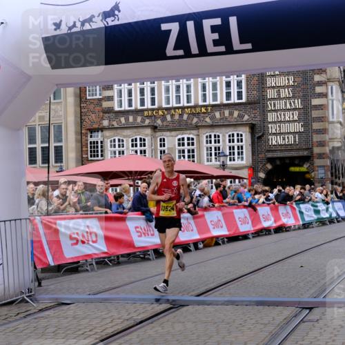 13.09.2026 - 21. swb-Marathon Bremen Tim E. http://msf.ph/oto/10298084 13.09.2026 10:32:46 Ziel 13524, 13564, 13638, 13639 meine-sportfotos.de