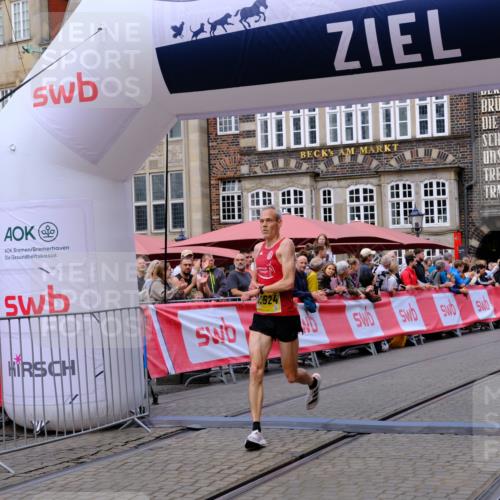 13.09.2026 - 21. swb-Marathon Bremen Tim E. http://msf.ph/oto/10298088 13.09.2026 10:32:47 Ziel 13524, 13564, 13638, 13639 meine-sportfotos.de