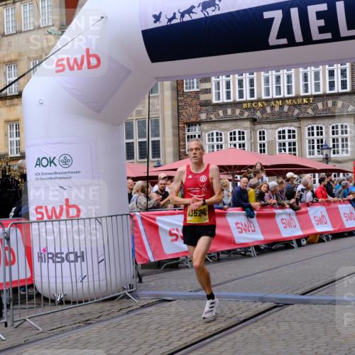 13.09.2026 - 21. swb-Marathon Bremen Tim E. http://msf.ph/oto/10298090 13.09.2026 10:32:47 Ziel 13524, 13564, 13638, 13639 meine-sportfotos.de