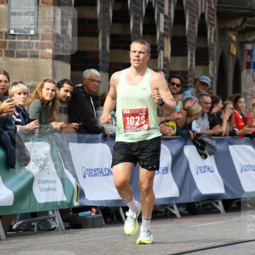 13.09.2026 - 21. swb-Marathon Bremen Strokosch-Dieckow http://msf.ph/oto/10298093 13.09.2026 12:35:29 Ziel 1028 meine-sportfotos.de