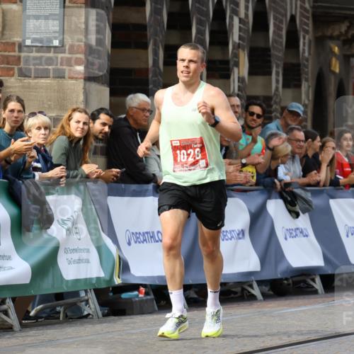13.09.2026 - 21. swb-Marathon Bremen Strokosch-Dieckow http://msf.ph/oto/10298096 13.09.2026 12:35:29 Ziel 1028 meine-sportfotos.de