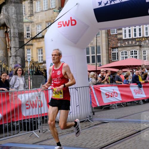 13.09.2026 - 21. swb-Marathon Bremen Tim E. http://msf.ph/oto/10298097 13.09.2026 10:32:47 Ziel 13524, 13564, 13638, 13639 meine-sportfotos.de
