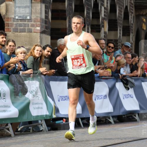 13.09.2026 - 21. swb-Marathon Bremen Strokosch-Dieckow http://msf.ph/oto/10298098 13.09.2026 12:35:29 Ziel 1028 meine-sportfotos.de