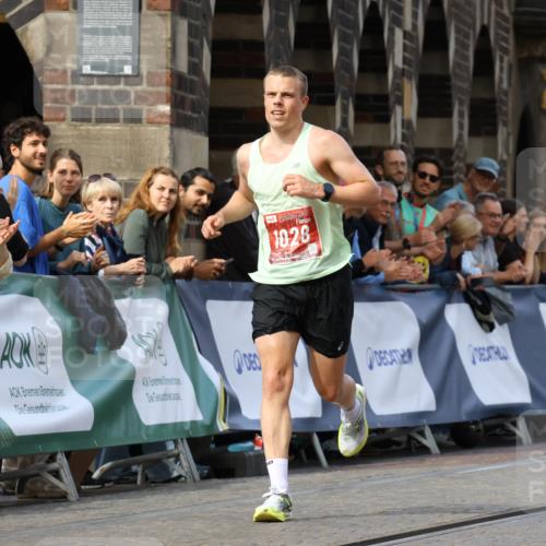 13.09.2026 - 21. swb-Marathon Bremen Strokosch-Dieckow http://msf.ph/oto/10298100 13.09.2026 12:35:29 Ziel 1028 meine-sportfotos.de