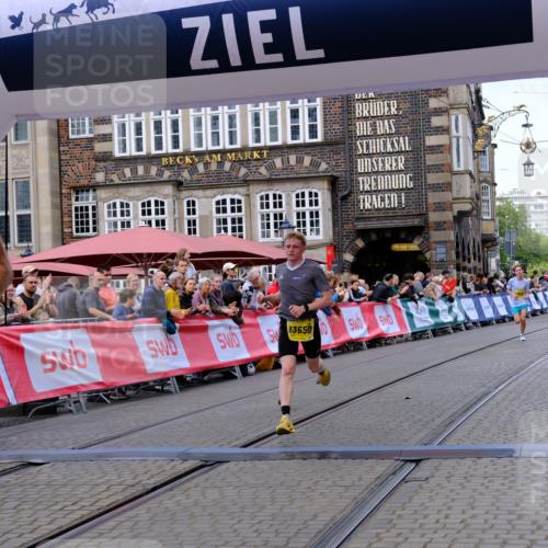 13.09.2026 - 21. swb-Marathon Bremen Tim E. http://msf.ph/oto/10298113 13.09.2026 10:33:05 Ziel 13550, 13581, 13599, 13622 meine-sportfotos.de