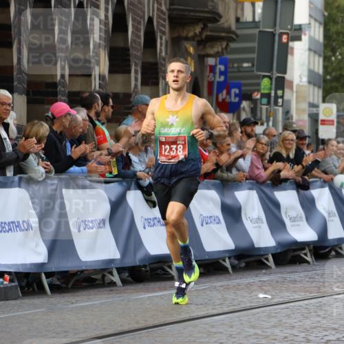 13.09.2026 - 21. swb-Marathon Bremen Strokosch-Dieckow http://msf.ph/oto/10298117 13.09.2026 12:36:11 Ziel 245, 1238 meine-sportfotos.de