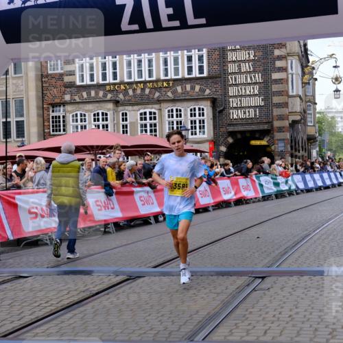 13.09.2026 - 21. swb-Marathon Bremen Tim E. http://msf.ph/oto/10298129 13.09.2026 10:33:09 Ziel 13550, 13581, 13599, 13622 meine-sportfotos.de