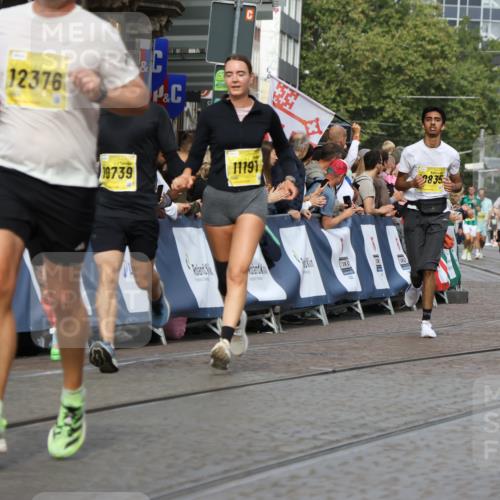 13.09.2026 - 21. swb-Marathon Bremen Strokosch-Dieckow http://msf.ph/oto/10298133 13.09.2026 10:49:33 Ziel 10294, 10392, 10514, 10655, 11316, 11567, 11621, 11891, 11896, 11984, 12132, 12149, 12450, 12529, 13577, 10709, 11007, 11717 meine-sportfotos.de