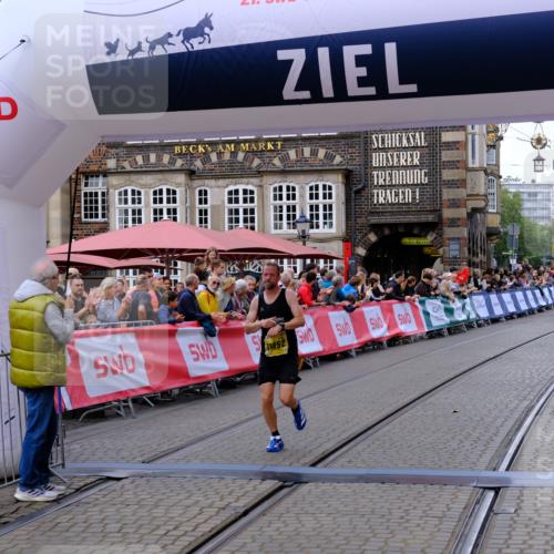 13.09.2026 - 21. swb-Marathon Bremen Tim E. http://msf.ph/oto/10298143 13.09.2026 10:33:43 Ziel 10366, 11059, 11652 meine-sportfotos.de
