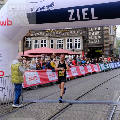 13.09.2026 - 21. swb-Marathon Bremen Tim E. http://msf.ph/oto/10298146 13.09.2026 10:33:43 Ziel 10366, 11059, 11652 meine-sportfotos.de