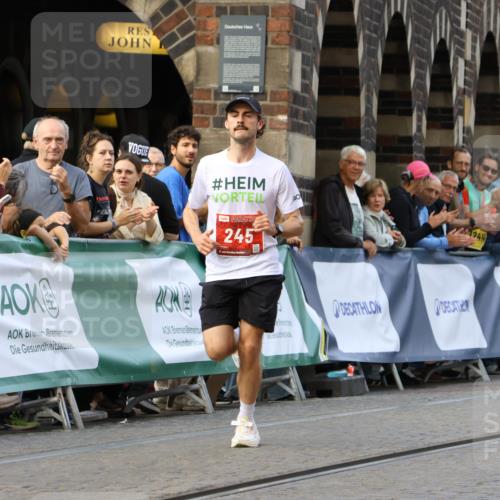 13.09.2026 - 21. swb-Marathon Bremen Strokosch-Dieckow http://msf.ph/oto/10298147 13.09.2026 12:36:16 Ziel 245, 1238, 1670 meine-sportfotos.de