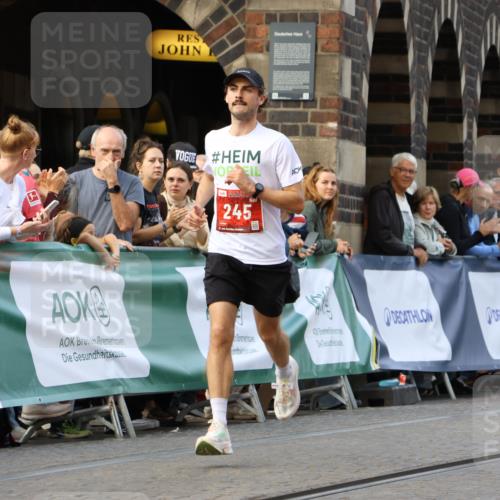 13.09.2026 - 21. swb-Marathon Bremen Strokosch-Dieckow http://msf.ph/oto/10298154 13.09.2026 12:36:16 Ziel 245, 1238, 1670 meine-sportfotos.de
