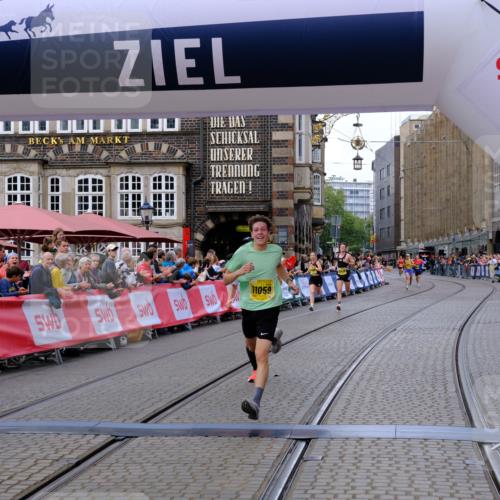 13.09.2026 - 21. swb-Marathon Bremen Tim E. http://msf.ph/oto/10298155 13.09.2026 10:33:48 Ziel 10366, 10475, 11059, 11481, 11652, 13530 meine-sportfotos.de
