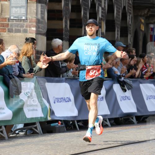 13.09.2026 - 21. swb-Marathon Bremen Strokosch-Dieckow http://msf.ph/oto/10298200 13.09.2026 12:37:46 Ziel 513, 1957 meine-sportfotos.de