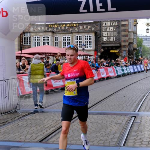 13.09.2026 - 21. swb-Marathon Bremen Tim E. http://msf.ph/oto/10298221 13.09.2026 10:33:59 Ziel 10366, 10475, 11059, 11481, 12459, 13530, 13541 meine-sportfotos.de