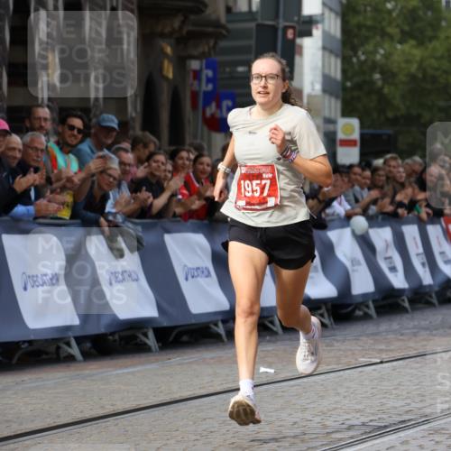 13.09.2026 - 21. swb-Marathon Bremen Strokosch-Dieckow http://msf.ph/oto/10298226 13.09.2026 12:37:50 Ziel 513, 1957 meine-sportfotos.de