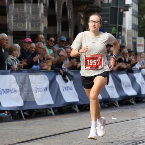 13.09.2026 - 21. swb-Marathon Bremen Strokosch-Dieckow http://msf.ph/oto/10298236 13.09.2026 12:37:50 Ziel 513, 1957 meine-sportfotos.de