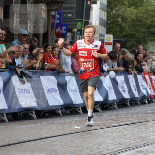 13.09.2026 - 21. swb-Marathon Bremen Strokosch-Dieckow http://msf.ph/oto/10298247 13.09.2026 12:38:03 Ziel 1766 meine-sportfotos.de