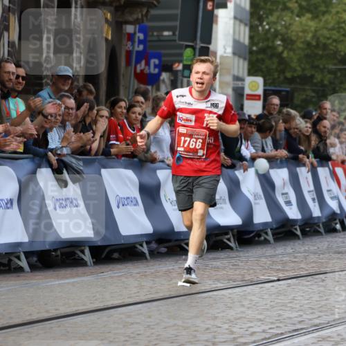 13.09.2026 - 21. swb-Marathon Bremen Strokosch-Dieckow http://msf.ph/oto/10298252 13.09.2026 12:38:03 Ziel 1766 meine-sportfotos.de