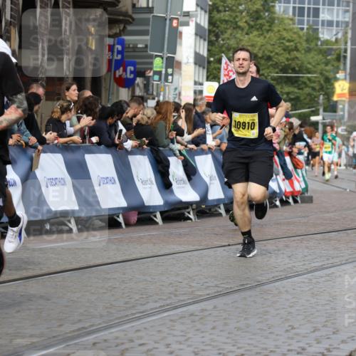 13.09.2026 - 21. swb-Marathon Bremen Strokosch-Dieckow http://msf.ph/oto/10298255 13.09.2026 10:49:38 Ziel 10294, 10514, 10655, 10739, 10846, 11191, 11316, 11567, 11621, 11896, 11984, 12132, 12149, 12376, 12450, 12529, 13577, 10508, 10709, 10966, 11007, 11035, 11183 meine-sportfotos.de