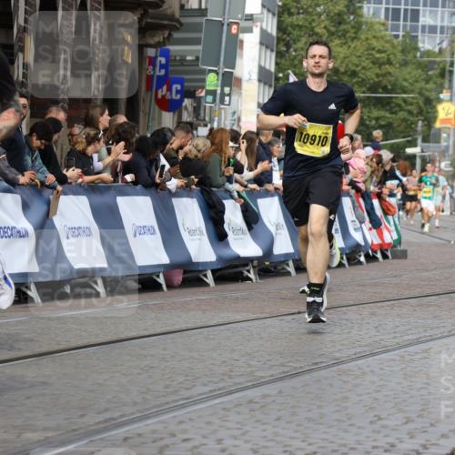 13.09.2026 - 21. swb-Marathon Bremen Strokosch-Dieckow http://msf.ph/oto/10298271 13.09.2026 10:49:38 Ziel 10294, 10514, 10655, 10739, 10846, 11191, 11316, 11567, 11621, 11896, 11984, 12132, 12149, 12376, 12450, 12529, 13577, 10508, 10709, 10966, 11007, 11035, 11183 meine-sportfotos.de