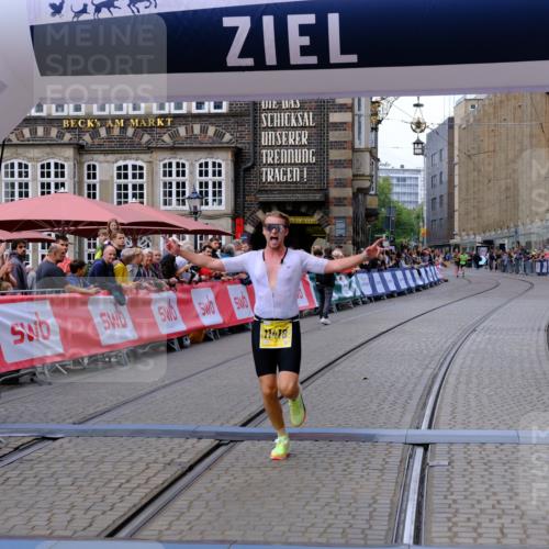 13.09.2026 - 21. swb-Marathon Bremen Tim E. http://msf.ph/oto/10298286 13.09.2026 10:34:40 Ziel 11418, 13610, 13633 meine-sportfotos.de
