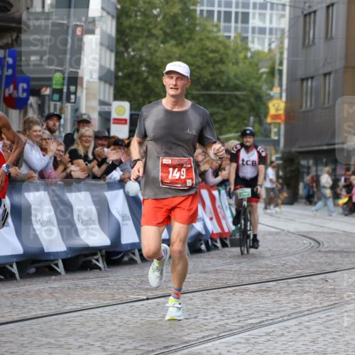 13.09.2026 - 21. swb-Marathon Bremen Strokosch-Dieckow http://msf.ph/oto/10298287 13.09.2026 12:40:35 Ziel 149, 1263, 3662, 4264 meine-sportfotos.de
