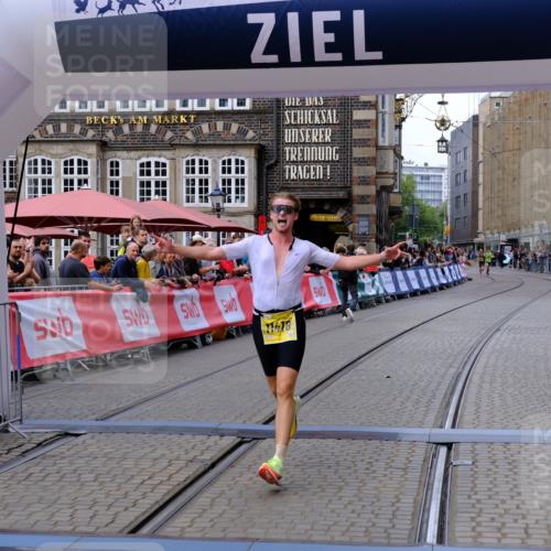 13.09.2026 - 21. swb-Marathon Bremen Tim E. http://msf.ph/oto/10298289 13.09.2026 10:34:40 Ziel 11418, 13610, 13633 meine-sportfotos.de
