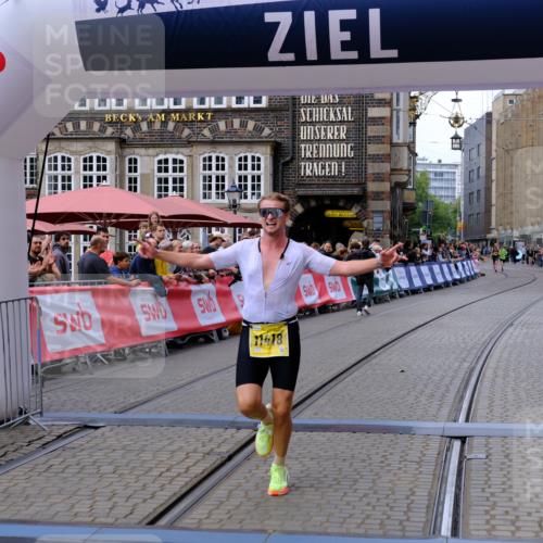 13.09.2026 - 21. swb-Marathon Bremen Tim E. http://msf.ph/oto/10298291 13.09.2026 10:34:40 Ziel 11418, 13610, 13633 meine-sportfotos.de