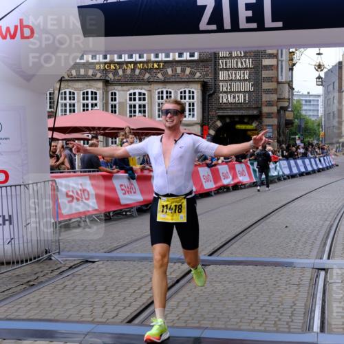 13.09.2026 - 21. swb-Marathon Bremen Tim E. http://msf.ph/oto/10298293 13.09.2026 10:34:40 Ziel 11418, 13610, 13633 meine-sportfotos.de