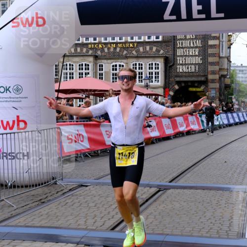13.09.2026 - 21. swb-Marathon Bremen Tim E. http://msf.ph/oto/10298296 13.09.2026 10:34:40 Ziel 11418, 13610, 13633 meine-sportfotos.de