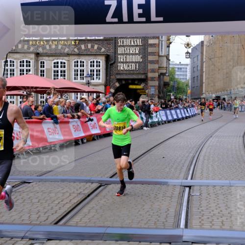 13.09.2026 - 21. swb-Marathon Bremen Tim E. http://msf.ph/oto/10298308 13.09.2026 10:34:54 Ziel 10818, 12413, 12540, 13637 meine-sportfotos.de