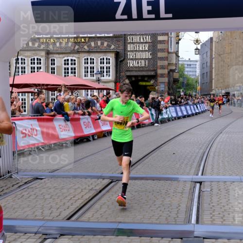 13.09.2026 - 21. swb-Marathon Bremen Tim E. http://msf.ph/oto/10298310 13.09.2026 10:34:55 Ziel 10818, 12358, 12413, 12540, 13637 meine-sportfotos.de
