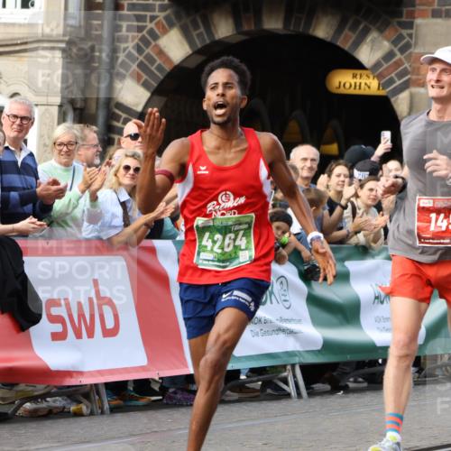 13.09.2026 - 21. swb-Marathon Bremen Strokosch-Dieckow http://msf.ph/oto/10298313 13.09.2026 12:40:37 Ziel 149, 1263, 3662 meine-sportfotos.de