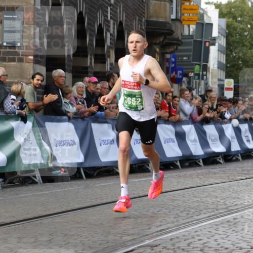 13.09.2026 - 21. swb-Marathon Bremen Strokosch-Dieckow http://msf.ph/oto/10298320 13.09.2026 12:40:44 Ziel 642, 1263 meine-sportfotos.de