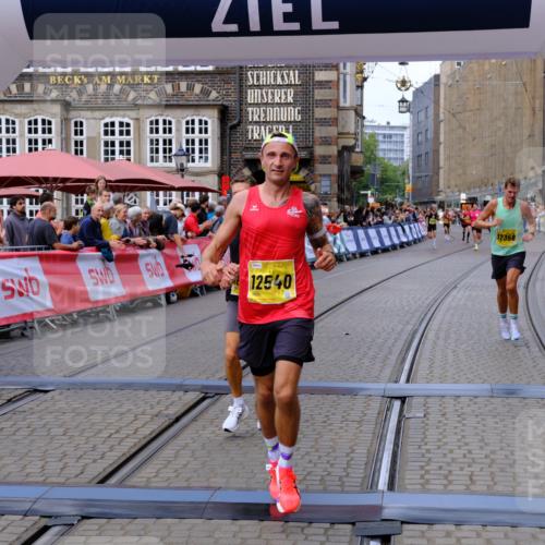 13.09.2026 - 21. swb-Marathon Bremen Tim E. http://msf.ph/oto/10298329 13.09.2026 10:35:02 Ziel 10818, 11197, 11964, 12358, 12413, 12540, 13637 meine-sportfotos.de