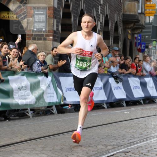 13.09.2026 - 21. swb-Marathon Bremen Strokosch-Dieckow http://msf.ph/oto/10298334 13.09.2026 12:40:44 Ziel 642, 1263 meine-sportfotos.de