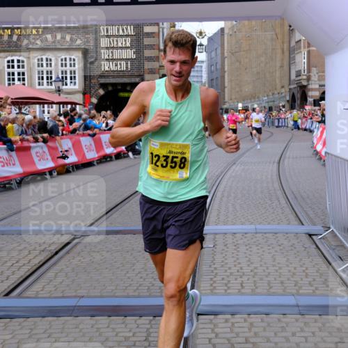 13.09.2026 - 21. swb-Marathon Bremen Tim E. http://msf.ph/oto/10298345 13.09.2026 10:35:05 Ziel 10818, 11197, 11964, 12358, 12413, 12540, 13588, 13601, 13637 meine-sportfotos.de