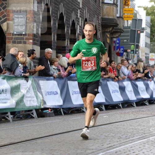 13.09.2026 - 21. swb-Marathon Bremen Strokosch-Dieckow http://msf.ph/oto/10298356 13.09.2026 12:41:12 Ziel 642, 1263, 3662 meine-sportfotos.de