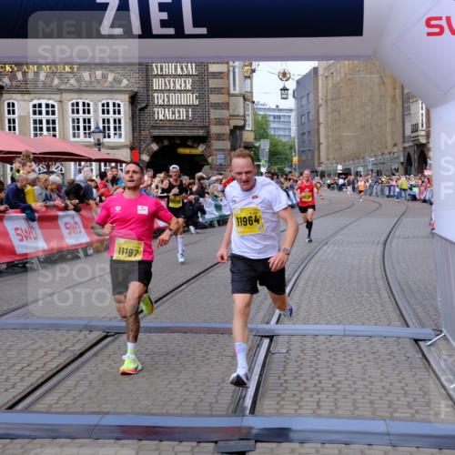 13.09.2026 - 21. swb-Marathon Bremen Tim E. http://msf.ph/oto/10298360 13.09.2026 10:35:09 Ziel 11197, 11964, 12358, 12413, 12540, 13588, 13601, 13625 meine-sportfotos.de